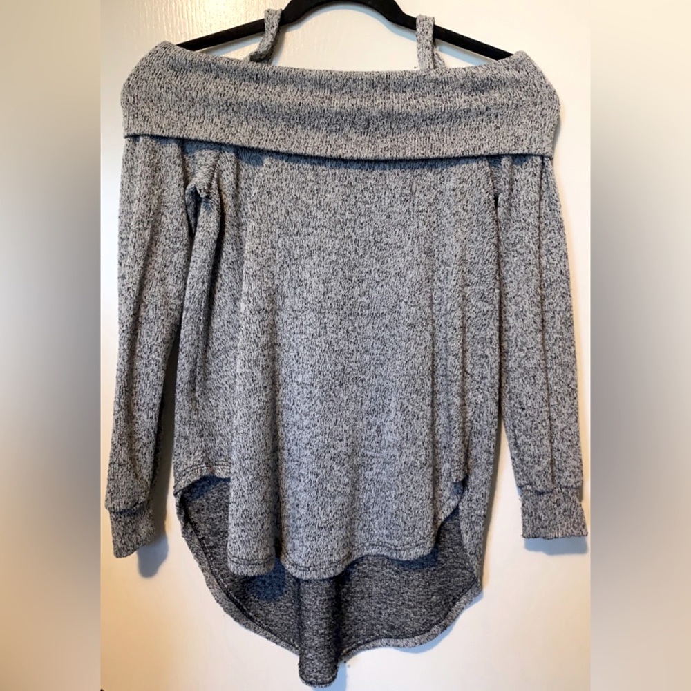 Off the shoulder Long Sleeve Shirt